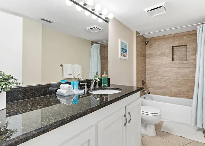 Oceanfront King Bed Heated Pools & Hot Tub W&d & Cabletv Apartment